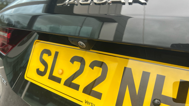 Jaguar F-Pace 2.0 D200 R-Dynamic SE 5dr Auto AWD Diesel Estate